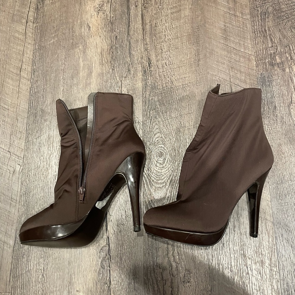 Charles David platform ankle boots NWOT